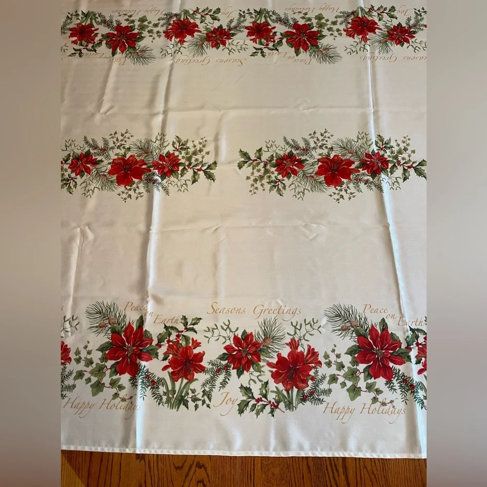 VTG‎ INSPIRED large banquet size Christmas tablecloth 100” x 68” poinsettias